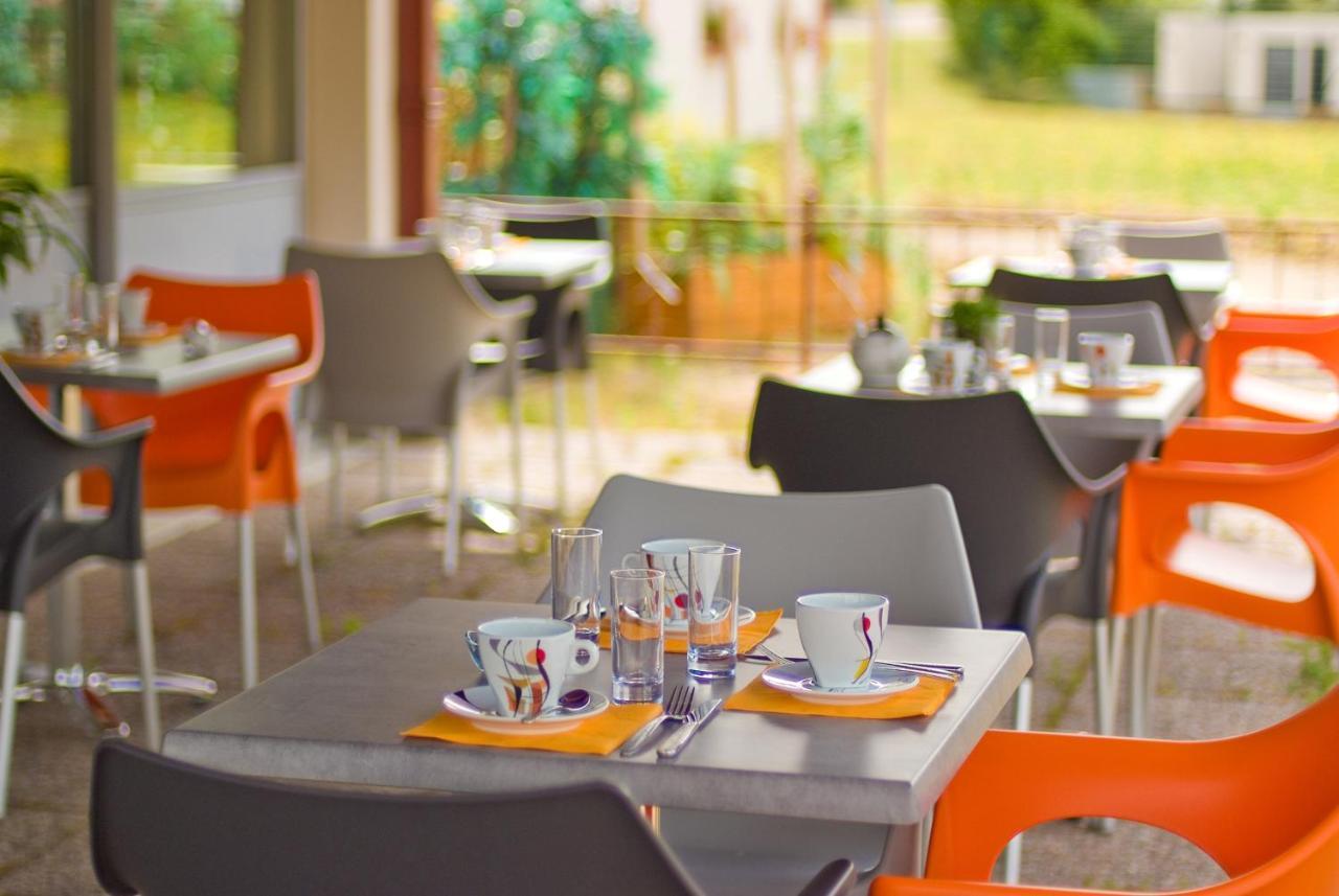 Logis Hotel Restaurant De La Madeleine Commercy Dış mekan fotoğraf