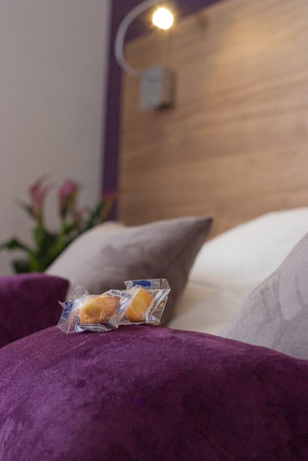 Logis Hotel Restaurant De La Madeleine Commercy Dış mekan fotoğraf