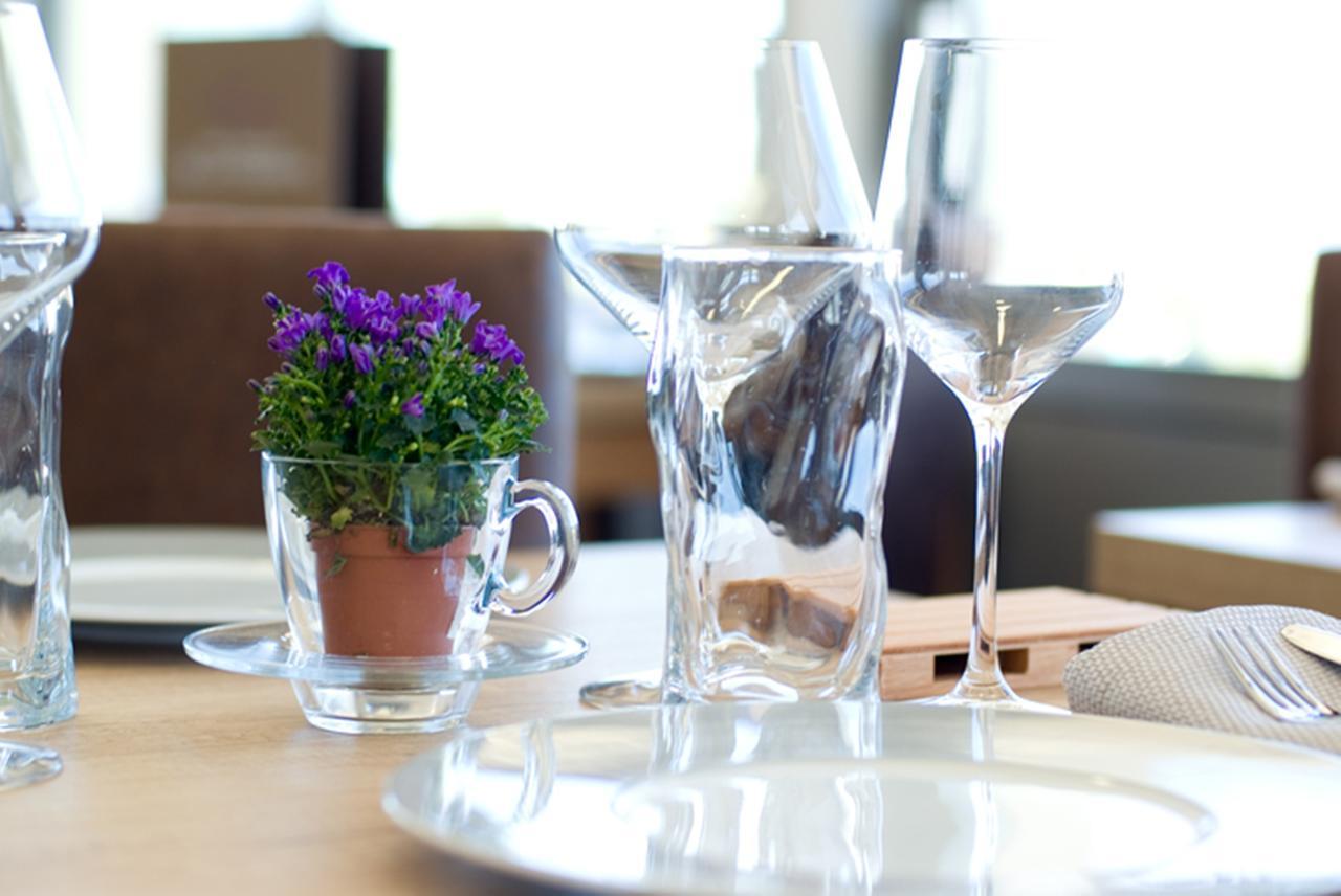 Logis Hotel Restaurant De La Madeleine Commercy Dış mekan fotoğraf