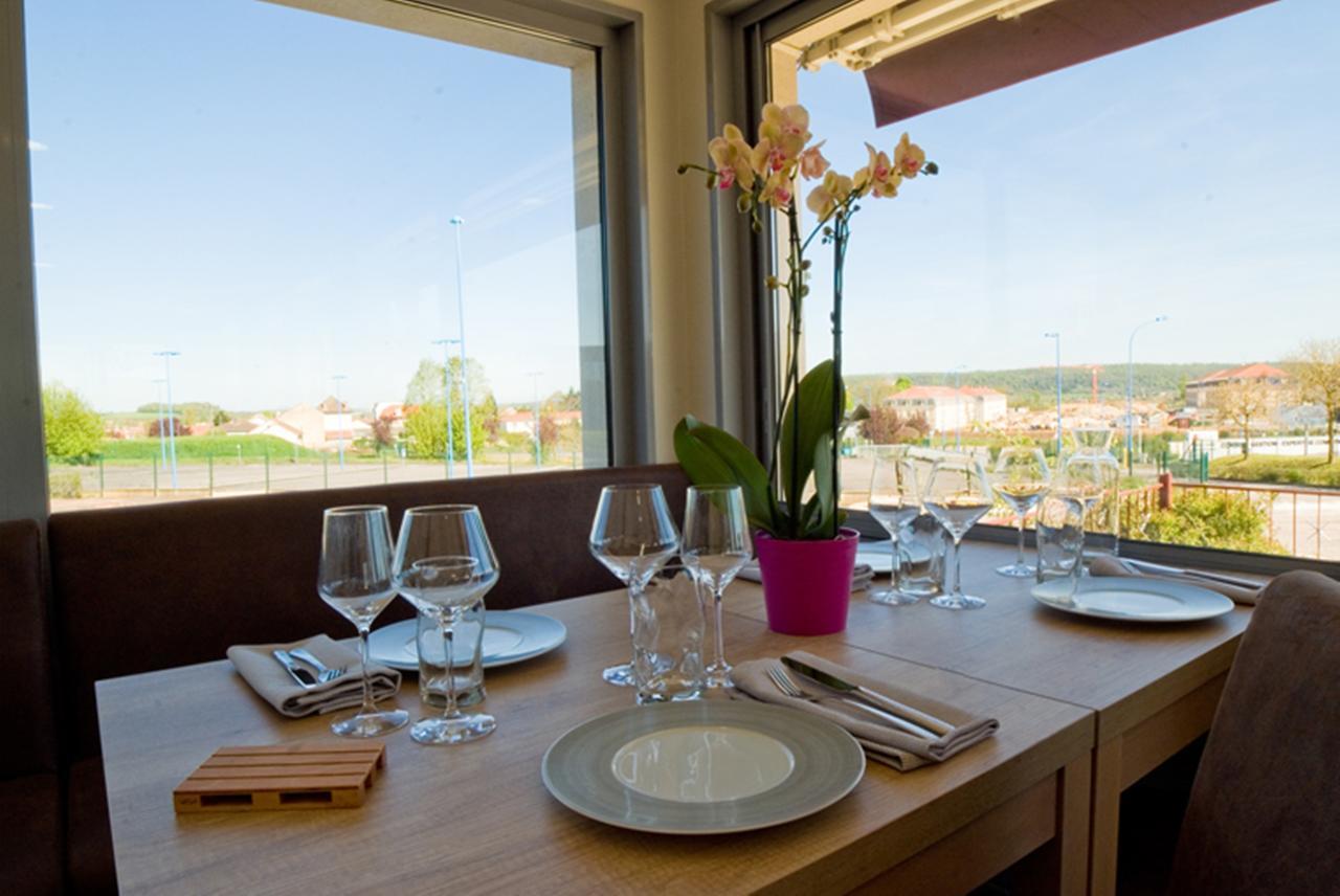 Logis Hotel Restaurant De La Madeleine Commercy Dış mekan fotoğraf
