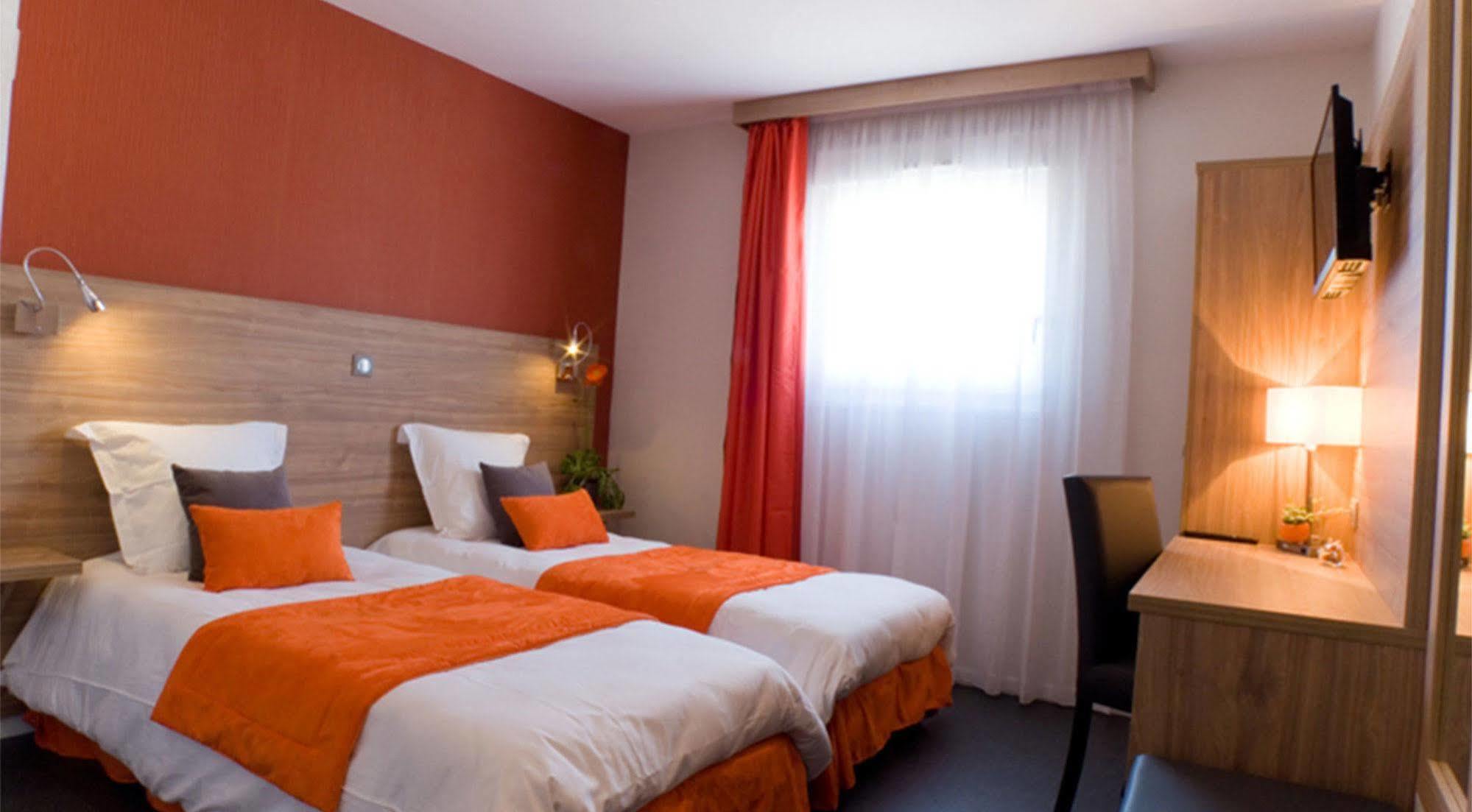 Logis Hotel Restaurant De La Madeleine Commercy Dış mekan fotoğraf